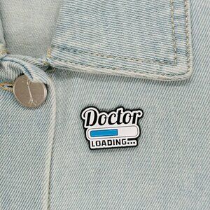 ☀️New Oz Enamel Pin Doctor Loading Medical Themed Brooch White Medicine student